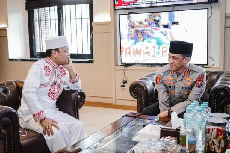Pembinaan Rohani, Polrestabes Surabaya Menggelar Tauziah Bersama Ustad Das’ad Latif Pembinaan Rohani, Polrestabes Surabaya Menggelar Tauziah Bersama Ustad Das’ad Latif