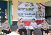 Kapolres Tanah Laut Silaturahmi di Desa Sungai Riam dengan Tajuk Jum’at Curhat