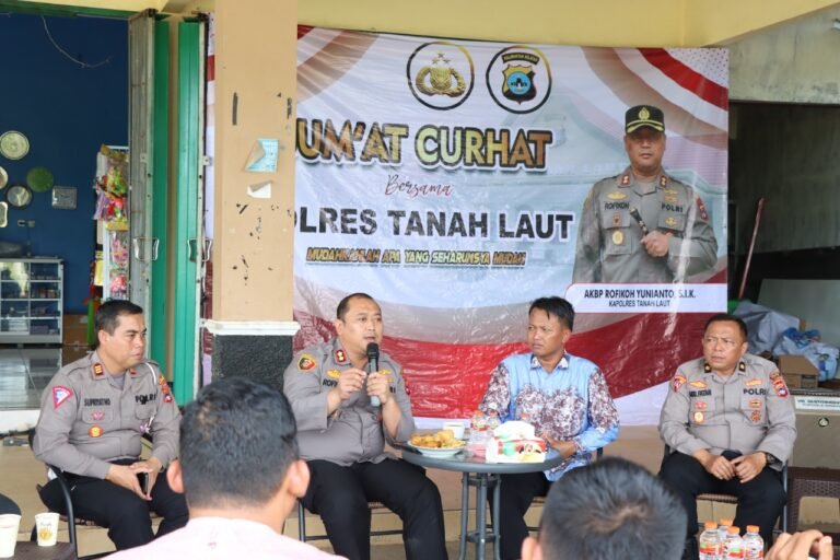 Kapolres Tanah Laut Silaturahmi di Desa Sungai Riam dengan Tajuk Jum’at Curhat