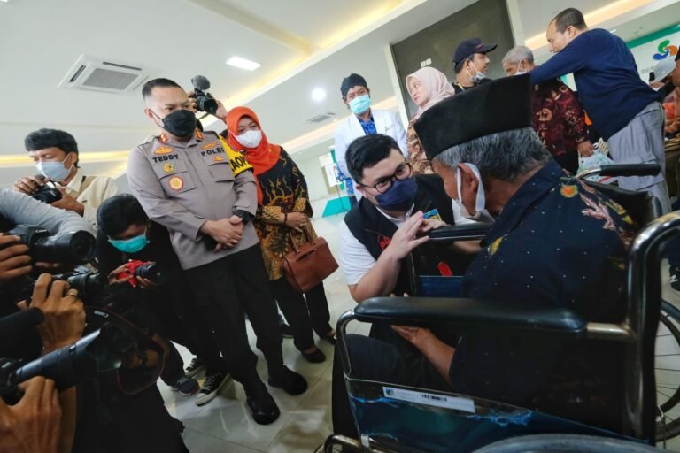 Kapolres Kediri Kota Hadiri Kegiatan Operasi Katarak Gratis Pemkab Kediri