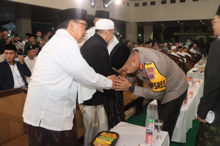 Semangat Dengan Giat Religi Kapolres Kediri Kota Hadir Di NU Award