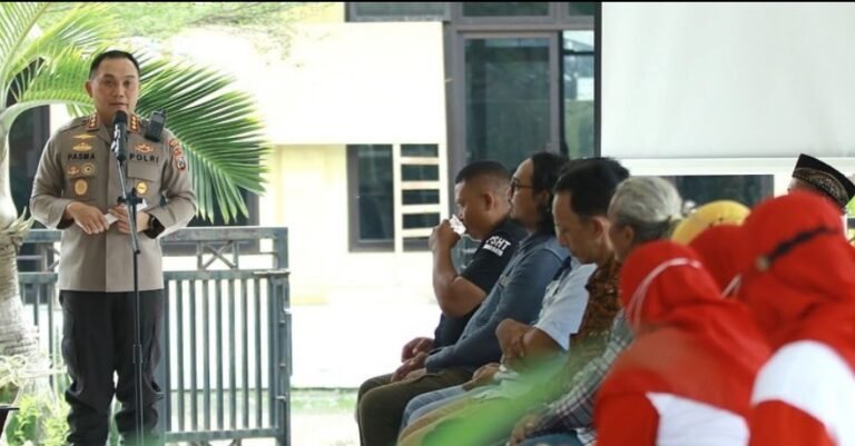 Gebyar Vaksinasi dan Jum’at Curhat, Momen Kapolrestabes Surabaya Mengenal Lebih Dekat Warga Surabaya