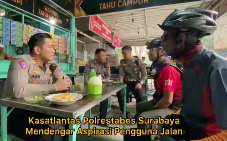 Jaring Aspirasi Pengguna Jalan, Sat Lantas Polrestabes Surabaya Gelar Cangkrukan Kamseltibcarlantas