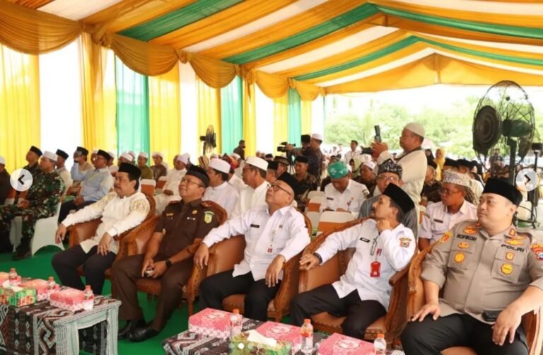 Kapolres Tanah Laut AKBP Rofikoh Yunianto, S.I.K. menghadiri acara Persemian Musholla Induk Ibadurahman Pondok Pesantren Sirajul Huda