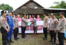 Polres Tanah Laut Dan Jajaran Serentak Bagikan Bantuan Sosial Di Bulan Ramadhan