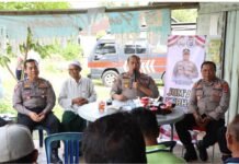 Jumat Curhat Berbagi, Kapolres Tanah Laut Perbaiki Pos Kamling Dan Bantu Kelengkapan Linmas