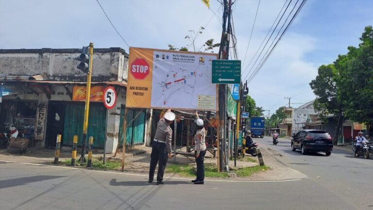 Sosialisasi dan Survey Jalan Bandara, Satlantas Polres Kediri Kota Sasar Desa Tiron