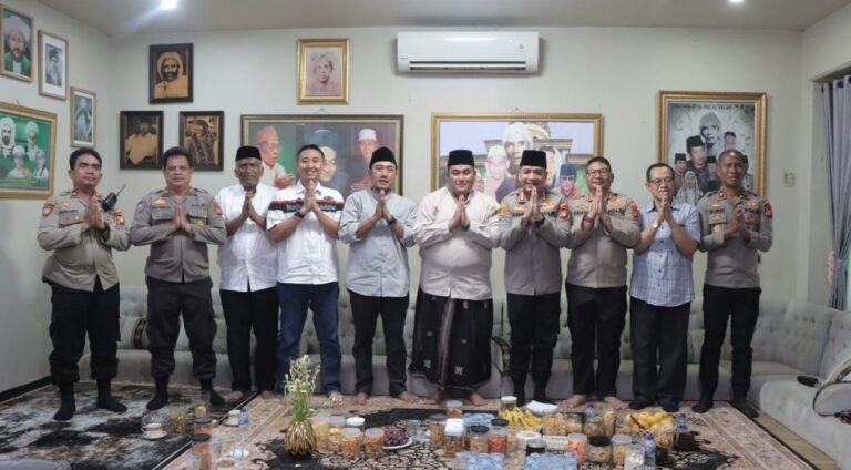 Kapolres Metro Jakarta Timur Kombes Pol Leonardus Simarmata Bersilaturahmi ke Pompes Al Hamid