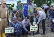Kapolres Tanah Laut Dampingi Kapolda Kalsel Ikuti Program Penanaman Mangrove Nasional