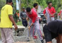 Tanpa Canggung Kapolda Kaltara Turut Serta Bersihkan Lingkungan Di Sekitar Mapolda