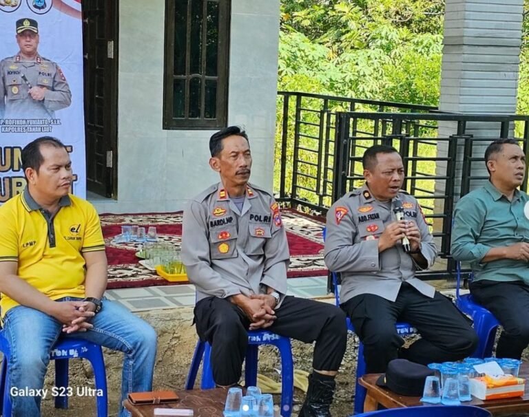 Polres Tanah Laut Secara Rutin Dialog Dan Dengar Keluhan Warga Saat Laksanan Jumat Curhat