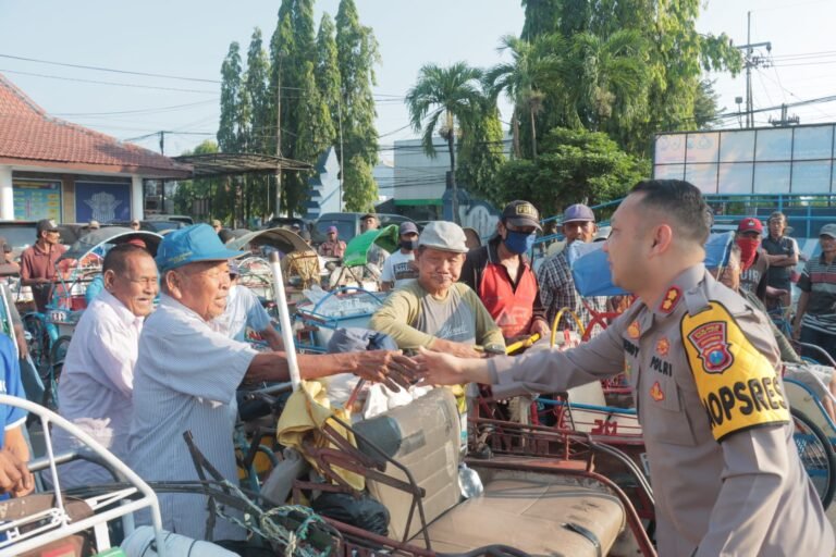 AKBP Teddy Chandra Kapolres Kediri Kota Yang Dikenal Dekat Dengan Warga Lihat Aksinya