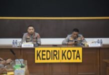 Kapolres Kediri Kota Dan Kapolsek Jajaran Polres Kediri Kota Ikuti Vidcon bersama Kapolri Terkait TPPO