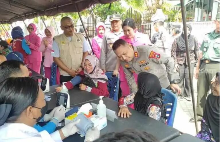 Polres Kediri Kota dan RSTN Buka Pengobatan Gratis Lansia di Lereng Gunung Wilis
