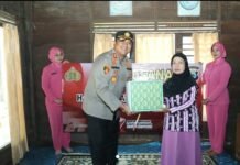 Kapolres Tanah Laut Pimpin Lansung Giat Anjangsana Dan Silaturohmi Dalam Rangka Hut Bhayangkara Ke 77