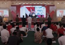 Kapolri Bergabung Melalui Zoom Meeting dalam Acara Bhakti Kesehatan Polres Kediri Kota dan RS Bhayangkara di Ponpes Lirboyo Kediri