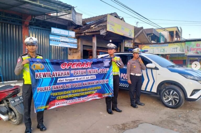 Hari Kedua Operasi Patuh Intan Polres Tanah Laut Kedepankan Berikan Himbauan Pada Pengguna Jalan