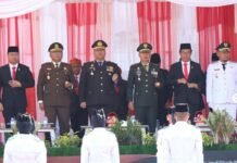Kapolres Tanah Laut Hadiri Upacara Pengibaran Bendera Merah Putih Di Peringatan HUT RI Ke-78