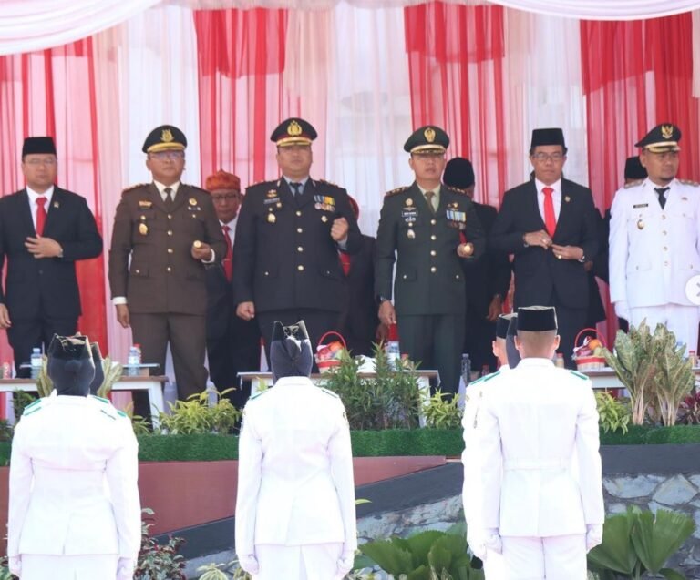 Kapolres Tanah Laut Hadiri Upacara Pengibaran Bendera Merah Putih Di Peringatan HUT RI Ke-78