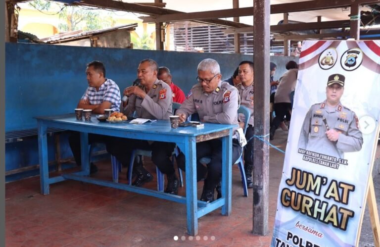 Program Jum’at Curhat Polres Tanah Laut Membuka Ruang Dialog dengan Para Supir Taksi dan Tukang Ojek Pangkalan