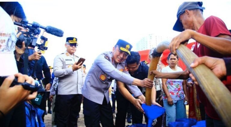 Hari Jadi Ke-72 Humas Polri Dirayakan Dengan Berbagi Air Bersih