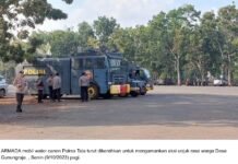 Amankan Aksi Unjuk Rasa Warga Gunungraja, Polres Tanah laut Turut Siagakan Water Canon