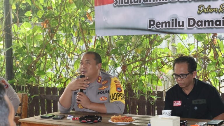 Kapolres Tanah Laut Gelar Ngupi Bakisahan Bersama Warga Untuk Silaturohmi Dalam Rangka Pemilu Damai 2024 Kapolres Tanah Laut Gelar Ngupi Bakisahan Bersama Warga Untuk Silaturohmi Dalam Rangka Pemilu Damai 2024