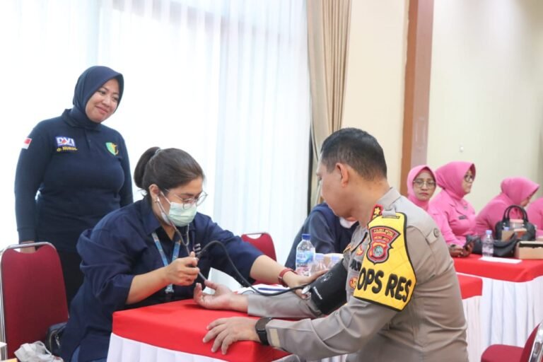 Penuhi Kebutuhan Darah Selama Tahun Baru 2024, Polres Metro Tangerang Kota Laksanakan Donor Darah