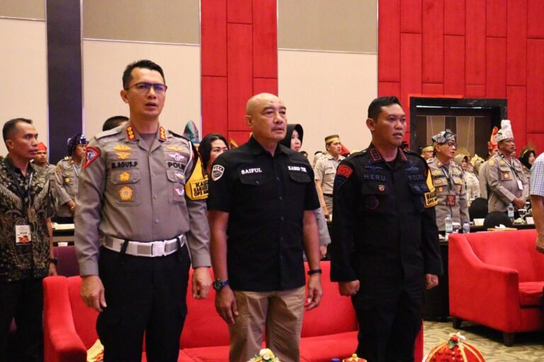 PERS DITLANTAS POLDA SULSEL TERIMA PENGHARGAAN KAPOLDA