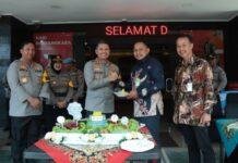 Dukung Zero Emisi, Polresta Malang Kota Terima Sertifikat Dekarbonisasi Partner dan Pohon dari Pertamina