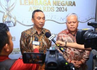 Polri Raih Penghargaan Lembaga Dengan Pelayanan dan Komunikasi Terbaik