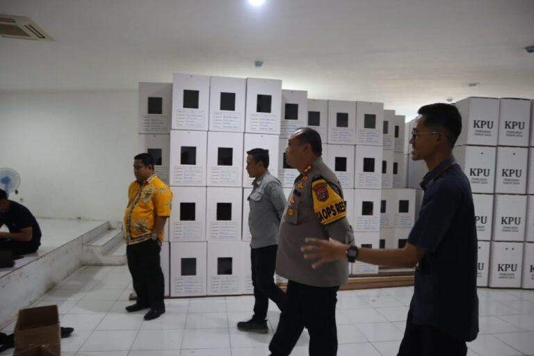 Kapolresta Bulungan dan Forkompinda Tinjau Gudang Logistik KPU Bulungan Jelang Pemilihan Bupati 2024