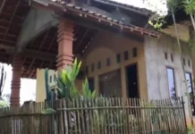 Viral Rumah Sederhana Kapolsek yang Gugur Saat Penggerebekan Sabung Ayam, Lewat Gang, Berpagar Bambu
