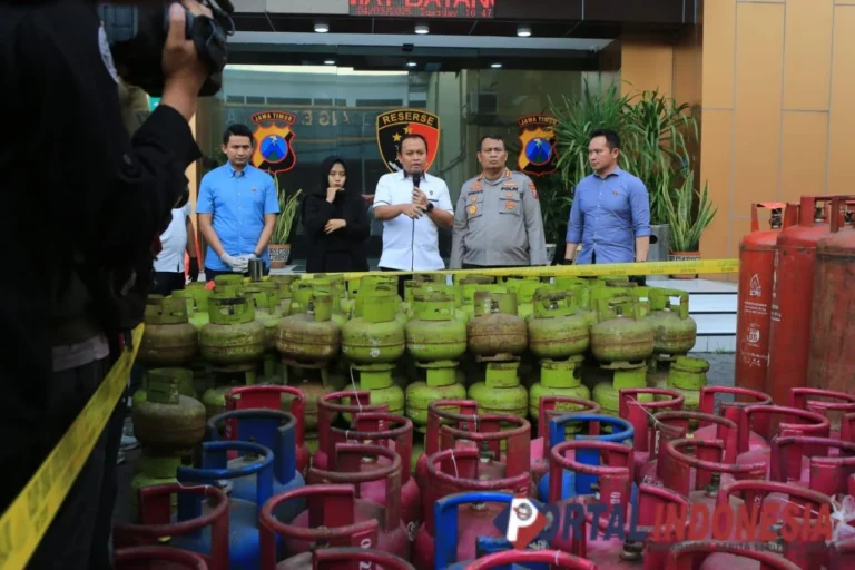 Empat Tersangka Diamankan Ditreskrimsus Polda Jatim dalam Kasus Oplos LPG, Modus Pakai Alat Suntik Logam