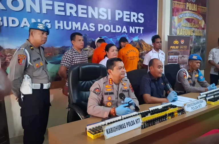 Ditresnarkoba Polda NTT Bongkar Peredaran 14.000 Obat Perangsang ‘Poppers’, Dua Pelaku Ditangkap!