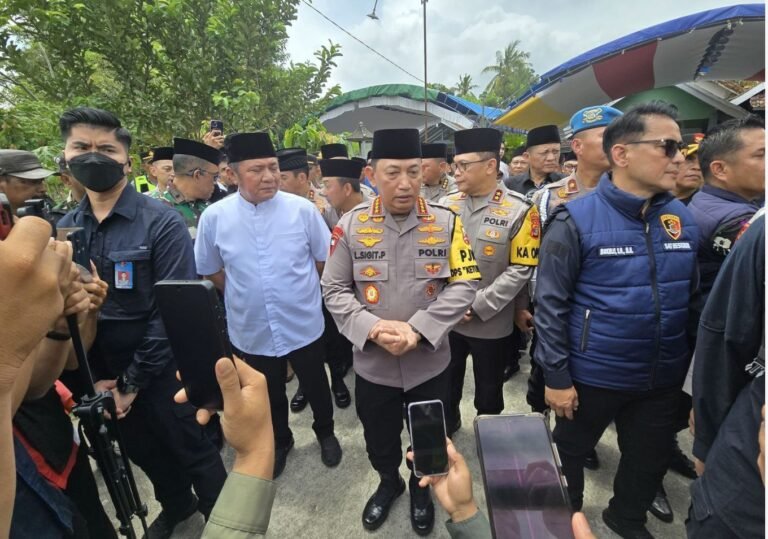 Ditemani Kapolda Lampung, Kapolri Temui Keluarga AKP Lusiyanto