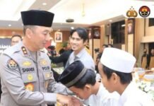 Kadiv Humas Polri Irjen Sandi Nugroho Santuni Anak Yatim dalam Buka Puasa Bersama Media