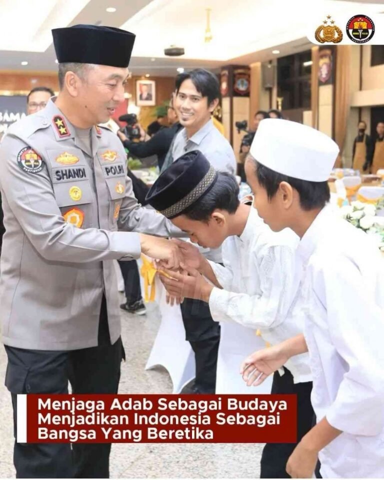 Kadiv Humas Polri Irjen Sandi Nugroho Santuni Anak Yatim dalam Buka Puasa Bersama Media