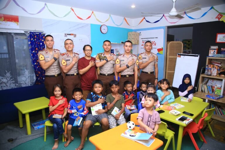 Kepedulian Taruna Akpol : Mengajarkan Calistung Hingga Memotivasi Anak Jalanan
