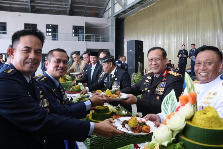 Kapolda Kaltara Berikan Kejutan Spesial di HUT ke-79 TNI Angkatan Udara di Lanud Anang Busra Tarakan