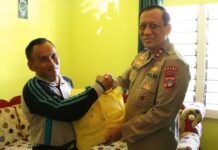 Kapolda Kaltara dan Bhayangkari Sambangi Warga Terdampak Banjir di Desa Penjalin