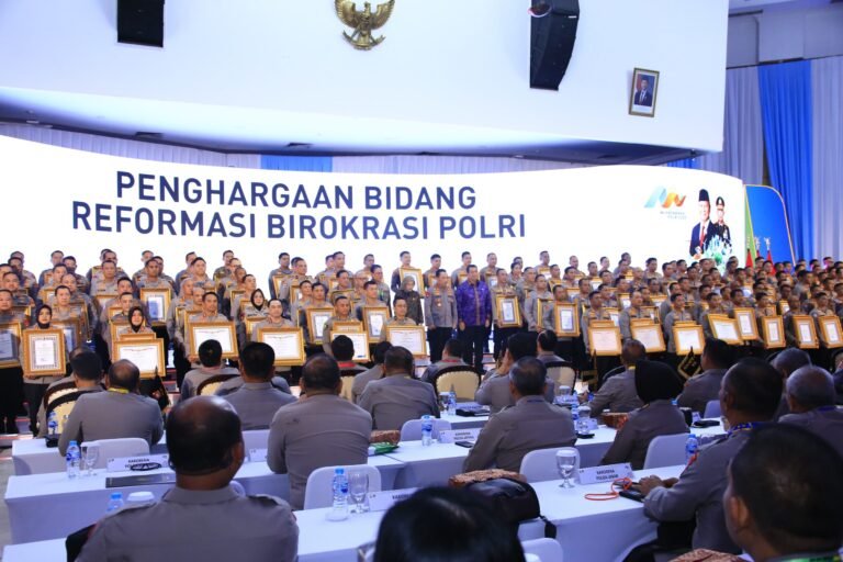 Divisi Humas Polri Raih Predikat WBK, Menpan RB Sampaikan Apresiasi