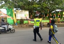 Sat Lantas Polresta Bulungan Laksanakan Strong Poin di Depan SMPN 1 Tanjung Selor