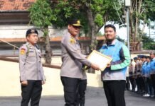 Kapolda Metro Jaya Berikan Apresiasi Kepada Ojol Kamtibmas yang Gagalkan Aksi Curanmor di Jakarta Timur.