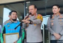 Kapolda Metro Beri Penghargaan ke Ojol Kamtibmas Gagalkan Curanmor di Cakung