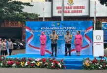 Polda Metro Jaya Kirim 15 Truk Bantuan untuk Korban Banjir Sumatera