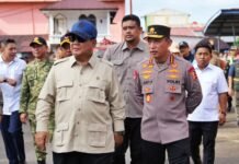 Presiden Prabowo Didampingi Kapolri Listyo Sigit Prabowo Tinjau Korban Banjir di Tapanuli Tengah, Pastikan Kebutuhan Dasar Terpenuhi