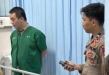 Layanan 110 Respons Cepat Aduan Warga Pingsan di Bekasi, Korban Dievakuasi