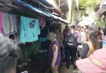 Tim Trauma Healing Polri Bersama Relawan UI Hadir Bersama Warga Pascabanjir di Cilincing