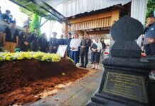 Hadiri Pemakaman, Kapolri: Pesan Eyang Meri Jadi Inspirasi dan Semangat Keluarga Besar Polri